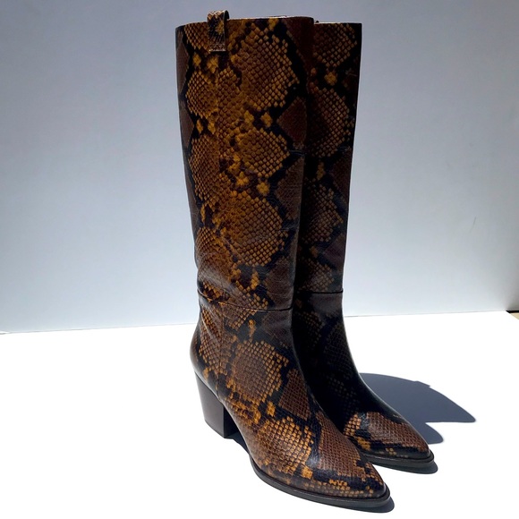 Banana Republic 6 NWOT snakeskin Women’s Boots - Picture 2 of 10